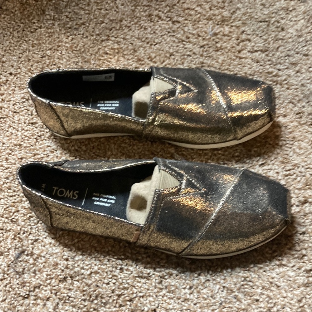 Brand new Toms